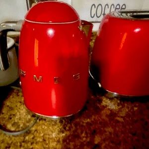 SMEG electric Kettle good condition Just changing kitchen colors